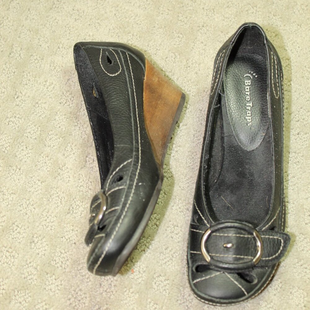 Bare Traps Dalula Sz 6M Black Stacked 2" Wedge Heels